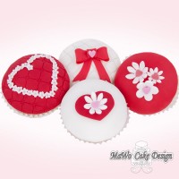 8 Blumen-Herz Cupcakes